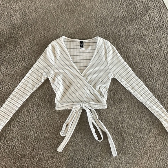Women’s cropped top from Windsor. White with black stripes. Size small. - Picture 2 of 3